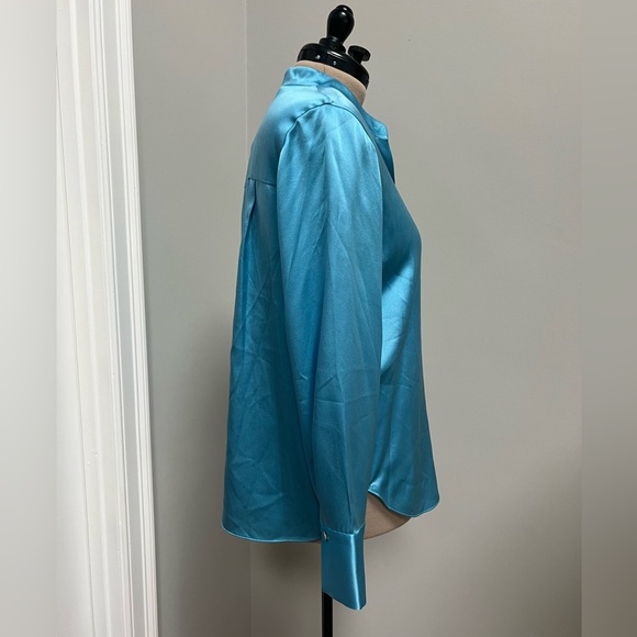 NWT Vince Stunning 100% silk Sky Blue Blouse button front L - Picture 2 of 6